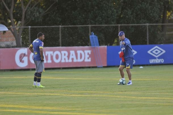 Mano Menezes testou novidades no Cruzeiro para enfrentar o So Paulo na estreia do Brasileiro