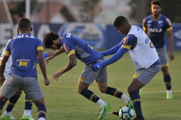Mano Menezes testou novidades no Cruzeiro para enfrentar o So Paulo na estreia do Brasileiro