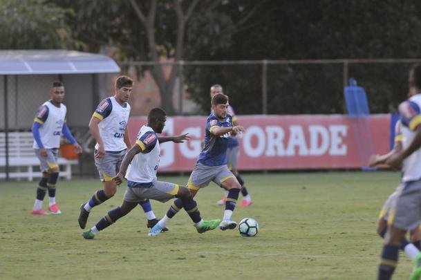 Mano Menezes testou novidades no Cruzeiro para enfrentar o So Paulo na estreia do Brasileiro