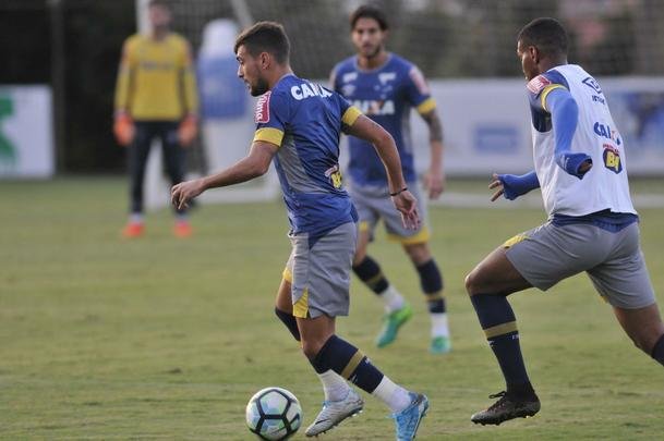 Mano Menezes testou novidades no Cruzeiro para enfrentar o So Paulo na estreia do Brasileiro
