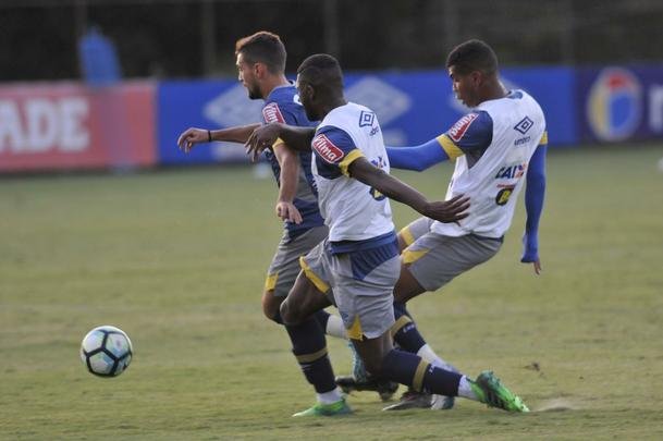 Mano Menezes testou novidades no Cruzeiro para enfrentar o So Paulo na estreia do Brasileiro