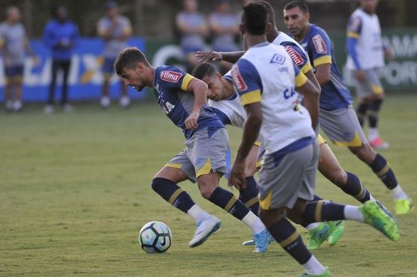 Mano Menezes testou novidades no Cruzeiro para enfrentar o So Paulo na estreia do Brasileiro