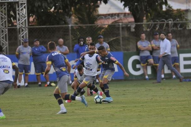 Mano Menezes testou novidades no Cruzeiro para enfrentar o So Paulo na estreia do Brasileiro