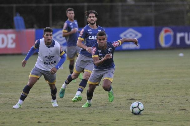 Mano Menezes testou novidades no Cruzeiro para enfrentar o So Paulo na estreia do Brasileiro