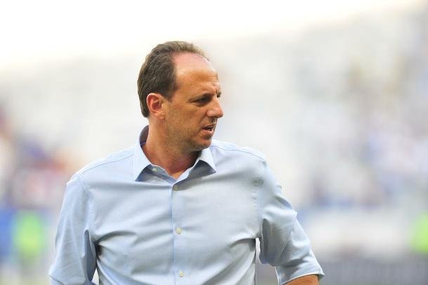 Partida no Mineiro marcou as estreias de Cruzeiro e So Paulo no Campeonato Brasileiro