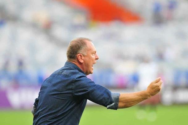 Partida no Mineiro marcou as estreias de Cruzeiro e So Paulo no Campeonato Brasileiro