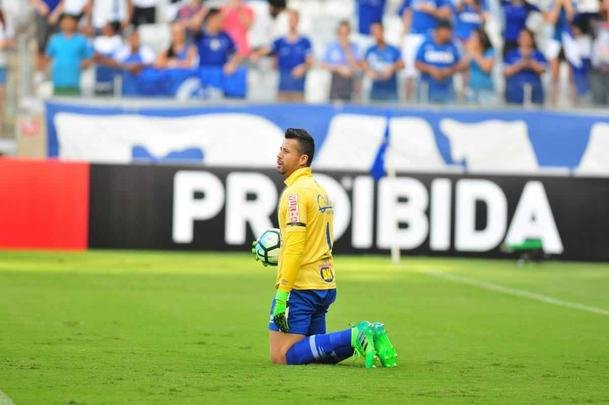 Partida no Mineiro marcou as estreias de Cruzeiro e So Paulo no Campeonato Brasileiro