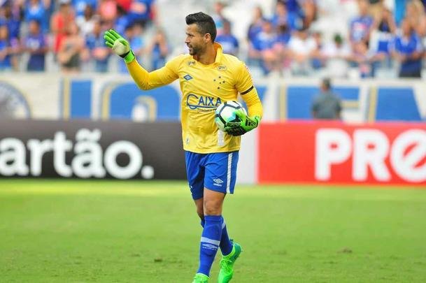 Partida no Mineiro marcou as estreias de Cruzeiro e So Paulo no Campeonato Brasileiro