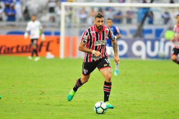 Partida no Mineiro marcou as estreias de Cruzeiro e So Paulo no Campeonato Brasileiro
