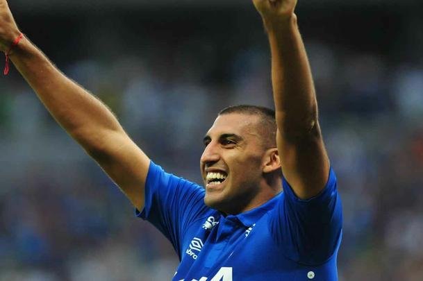 Ramn bila marcou o gol do Cruzeiro aos dois minutos do segundo tempo