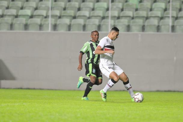 Amrica e Santa Cruz se enfrentaram, no Independncia, pela 9 rodada da Srie B do Brasileiro