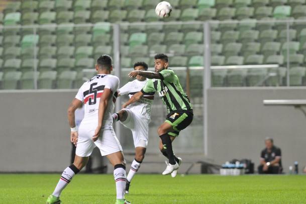 Amrica e Santa Cruz se enfrentaram, no Independncia, pela 9 rodada da Srie B do Brasileiro