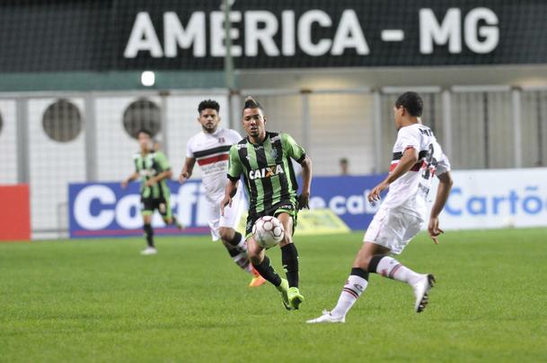 Amrica e Santa Cruz se enfrentaram, no Independncia, pela 9 rodada da Srie B do Brasileiro