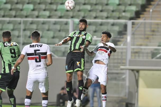 Amrica e Santa Cruz se enfrentaram, no Independncia, pela 9 rodada da Srie B do Brasileiro