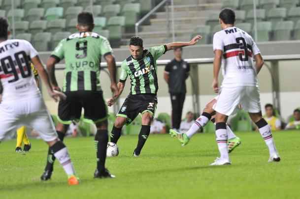 Amrica e Santa Cruz se enfrentaram, no Independncia, pela 9 rodada da Srie B do Brasileiro
