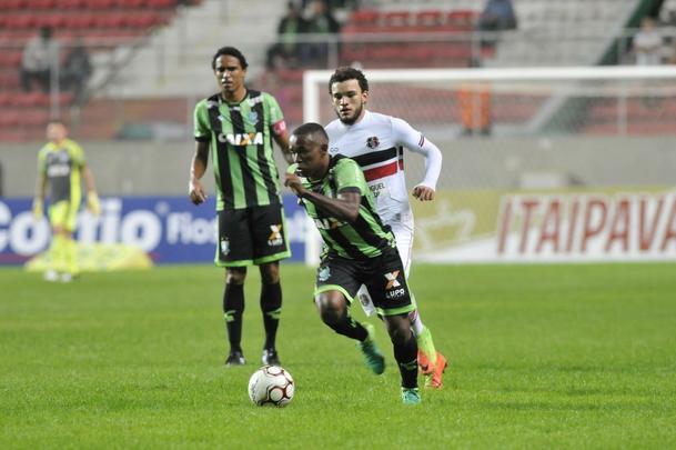 Amrica e Santa Cruz se enfrentaram, no Independncia, pela 9 rodada da Srie B do Brasileiro