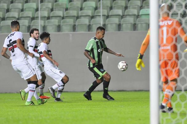 Amrica e Santa Cruz se enfrentaram, no Independncia, pela 9 rodada da Srie B do Brasileiro