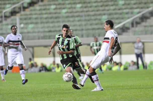 Amrica e Santa Cruz se enfrentaram, no Independncia, pela 9 rodada da Srie B do Brasileiro