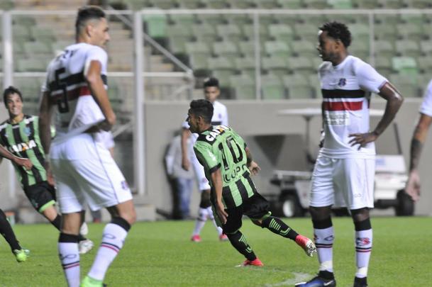 Amrica e Santa Cruz se enfrentaram, no Independncia, pela 9 rodada da Srie B do Brasileiro
