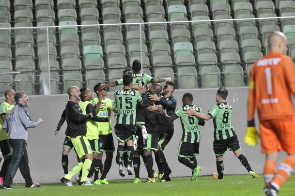 Amrica e Santa Cruz se enfrentaram, no Independncia, pela 9 rodada da Srie B do Brasileiro