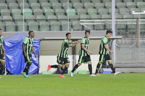 Amrica e Santa Cruz se enfrentaram, no Independncia, pela 9 rodada da Srie B do Brasileiro