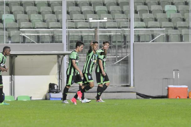 Amrica e Santa Cruz se enfrentaram, no Independncia, pela 9 rodada da Srie B do Brasileiro