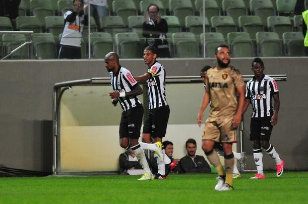 Atltico e Sport se enfrentaram, no Independncia, pela nona rodada do Campeonato Brasileiro