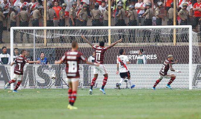 Festa de Gabigol aps garantir ttulo do Flamengo