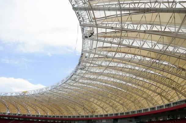 O Beira-Rio, em Porto Alegre, foi inaugurado em 20 de janeiro de 2014, tem capacidade para 51.300 espectadores e receber cinco jogos da Copa do Mundo