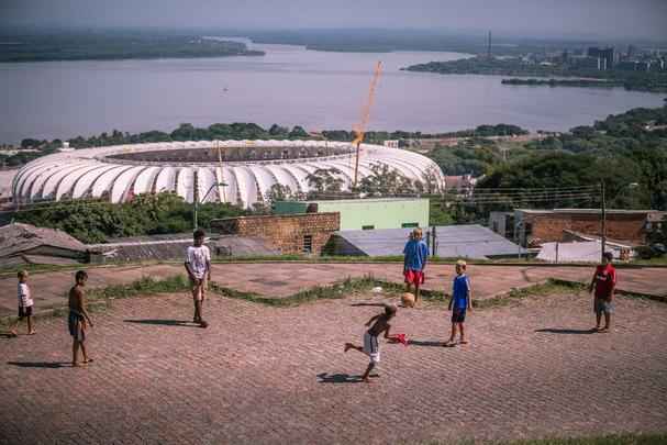 O Beira-Rio, em Porto Alegre, foi inaugurado em 20 de janeiro de 2014, tem capacidade para 51.300 espectadores, e receber cinco jogos da Copa do Mundo
