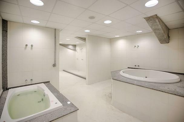 O Beira-Rio, em Porto Alegre, foi inaugurado em 20 de janeiro de 2014, tem capacidade para 51.300 espectadores, e receber cinco jogos da Copa do Mundo