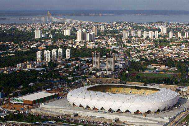A Arena da Amaznia, em Manaus, foi inaugurada em 9 de maro de 2014, tem capacidade para 42.374 espectadores e receber quatro jogos da Copa do Mundo