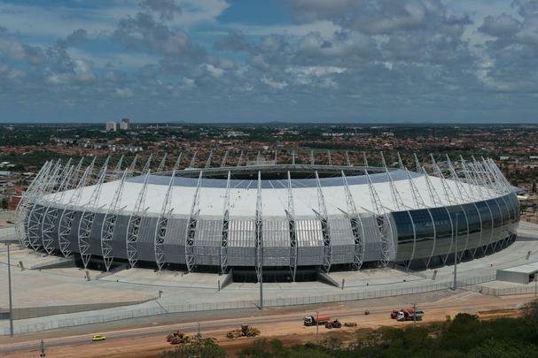 A Arena Castelão, em Fortaleza, foi inaugurada em 16 de dezembro de 2012, tem capacidade para 63.903 espectadores e receberá seis jogos da Copa do Mundo