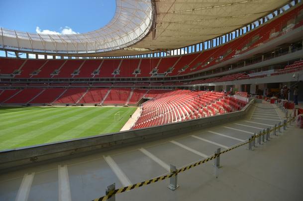 O Estdio Nacional Man Garrincha, de Braslia, foi inaugurado em 18 de maio de 2013, tem capacidade para 70.824 espectadores e receber sete jogos da Copa do Mundo