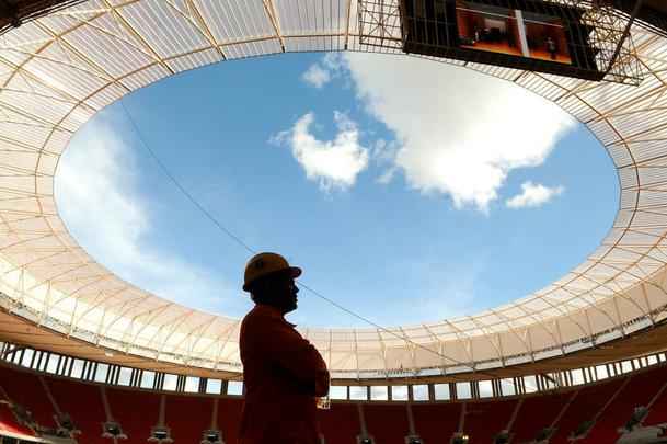 O Estdio Nacional Mane Garrincha, de Braslia, foi inaugurado em 18 de maio de 2013, tem capacidade para 70.824 espectadores e receber sete jogos da Copa do Mundo
