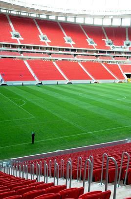 O Estdio Nacional Mane Garrincha, de Braslia, foi inaugurado em 18 de maio de 2013, tem capacidade para 70.824 espectadores e receber sete jogos da Copa do Mundo