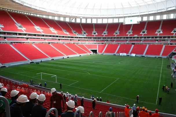 O Estdio Nacional Mane Garrincha, de Braslia, foi inaugurado em 18 de maio de 2013, tem capacidade para 70.824 espectadores e receber sete jogos da Copa do Mundo