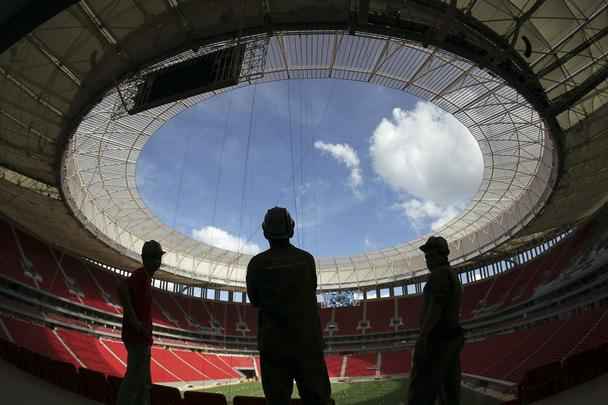 O Estdio Nacional Man Garrincha, de Braslia, foi inaugurado em 18 de maio de 2013, tem capacidade para 70.824 espectadores e receber sete jogos da Copa do Mundo
