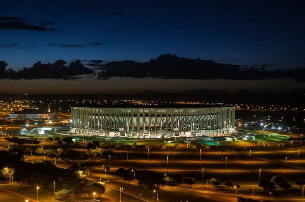 O Estdio Nacional Man Garrincha, de Braslia, foi inaugurado em 18 de maio de 2013, tem capacidade para 70.824 espectadores e receber sete jogos da Copa do Mundo