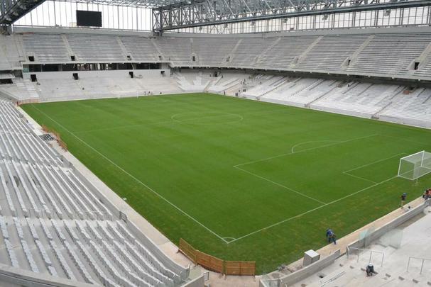 A Arena da Baixada, em Curitiba, tem sua inauguração programada para 30 de abril de 2014, terá capacidade para 41.456 espectadores e receberá quatro jogos na Copa do Mundo