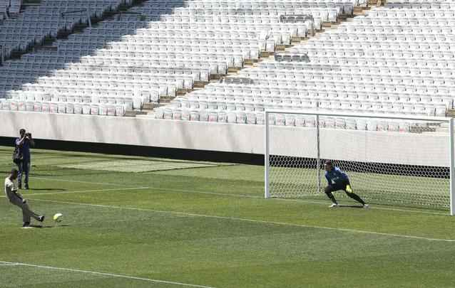 A Arena Corinthians, tambm conhecida como Itaquero, tem inaugurao programada em So Paulo para 15 de abril de 2014. Sua capacidade ser de 65.807 espectadores. O estdio receber a abertura da Copa do Mundo, com o duelo entre Brasil e Crocia, em 12 de junho, e mais cinco partidas
