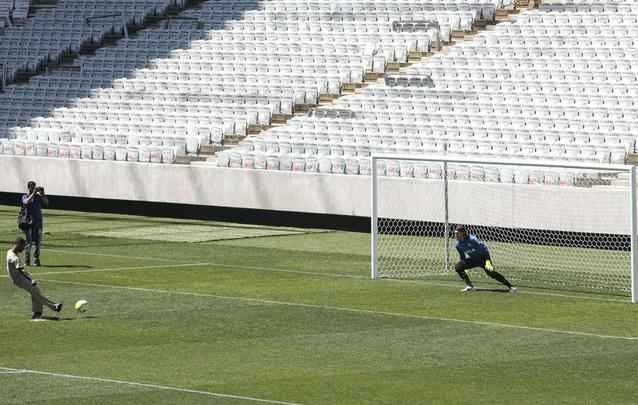 A Arena Corinthians, tambm conhecida como Itaquero, tem inaugurao programada em So Paulo para 15 de abril de 2014. Sua capacidade ser de 65.807 espectadores. O estdio receber a abertura da Copa do Mundo, com o duelo entre Brasil e Crocia, em 12/06, e mais cinco jogos