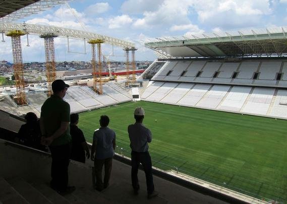 A Arena Corinthians, tambm conhecida como Itaquero, tem inaugurao programada em So Paulo para 15 de abril de 2014. Sua capacidade ser de 65.807 espectadores. O estdio receber a abertura da Copa do Mundo, com o duelo entre Brasil e Crocia, em 12/06, e mais cinco jogos