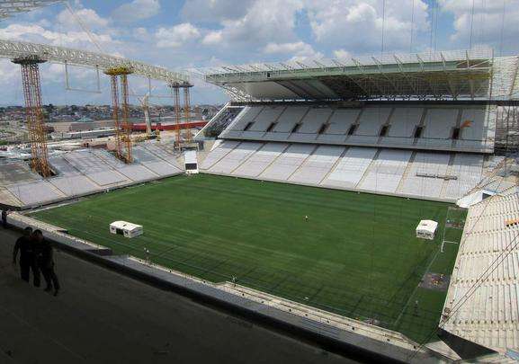 A Arena Corinthians, tambm conhecida como Itaquero, tem inaugurao programada em So Paulo para 15 de abril de 2014. Sua capacidade ser de 65.807 espectadores. O estdio receber a abertura da Copa do Mundo, com o duelo entre Brasil e Crocia, em 12/06, e mais cinco jogos