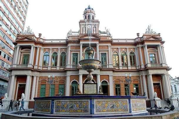 O Pao Municipal de Porto Alegre, tambm conhecido como Prefeitura Velha ou Pao dos Aorianos,  a sede da prefeitura da Porto Alegrel, sendo um dos seus mais caractersticos e importantes prdios histricos.