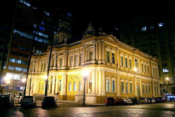 O Pao Municipal de Porto Alegre, tambm conhecido como Prefeitura Velha ou Pao dos Aorianos,  a sede da prefeitura da Porto Alegrel, sendo um dos seus mais caractersticos e importantes prdios histricos.