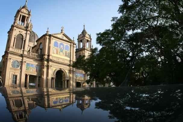 Catedral Metropolitana de Porto Alegre - Rua Duque de Caxias, 1.047 - Porto Alegre-RS