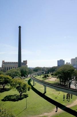 A Usina do Gasmetro, ou simplesmente Gasmetro,  uma antiga usina brasileira de gerao de energia de Porto Alegre.  um dos pontos mais tradicionais para ver o famoso pr-do-sol da cidade, s margens do Lago Guaba. Hoje, o local  um grande centro cultural de Porto Alegre, sendo palco das mais diversas manifestaes artsticas como teatro, dana, pinturas etc