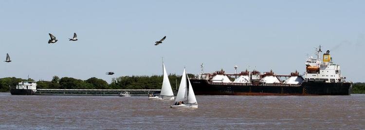 A Usina do Gasmetro, ou simplesmente Gasmetro,  uma antiga usina brasileira de gerao de energia de Porto Alegre.  um dos pontos mais tradicionais para ver o famoso pr-do-sol da cidade, s margens do Lago Guaba. Hoje, o local  um grande centro cultural de Porto Alegre, sendo palco das mais diversas manifestaes artsticas como teatro, dana, pinturas etc