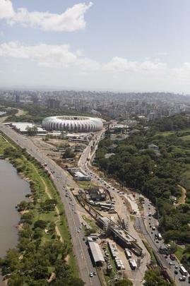Duplicao dos seis quilmetros da avenida Edvaldo Pereira Paiva, a Beira-Rio.